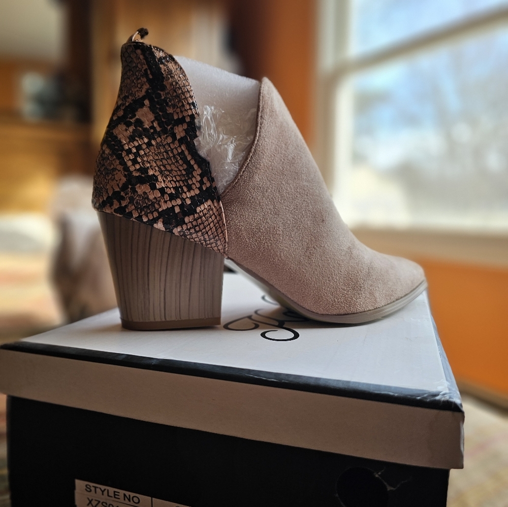 Stylish Tan Ankle Boots with Snake Print Accent